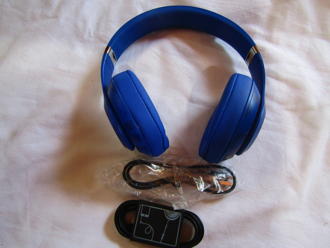 Beats Studio3 Wireless Noise Canceling Over-Ear Headphones – NBA Collection – 76ers Blue