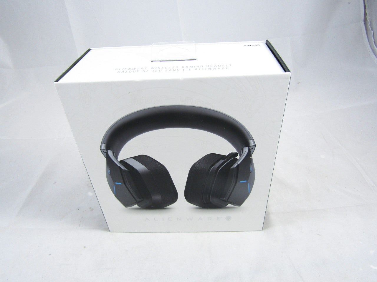 Alienware Wireless Gaming Headset–Aw988 –7.1 Surround Sound- RGB Alienfx -Boom Noise-Cancelling Mic -sports Fabric Earcups -Works W/ PS4, Xbox One, Nintendo Switch & Mobile Devices Via 3.5mm Connector LN