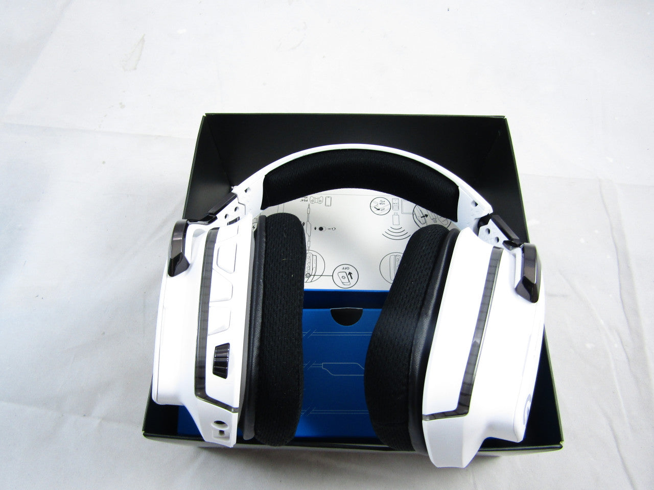 Logitech G933 Artemis Spectrum, Wireless RGB 7.1 Dolby and DTS Headphone Surround Sound Gaming Headset, White LN