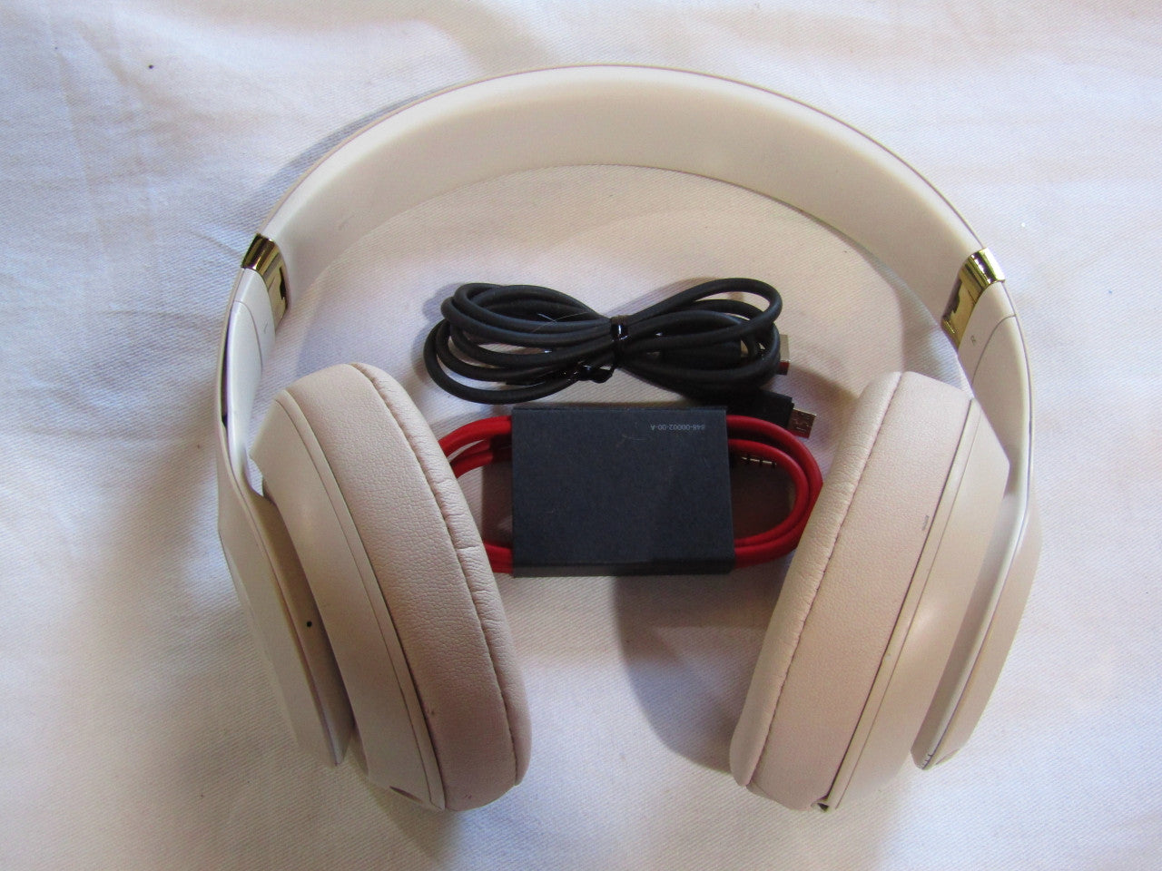 Beats by Dr. Dre - Beats Studio3 Wireless Noise Canceling Headphones - Beats Skyline Collection - Desert Sand